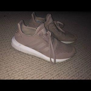 women’s adidas tennis shoes